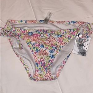 VS NWT swim string bikini 👙 bottom Medium
